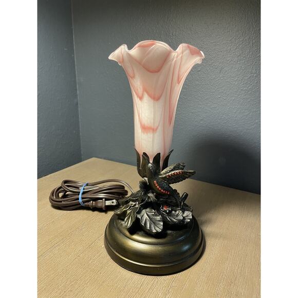 Dale Tiffany Hummingbird Lily Accent MCM Lamp Pink Art Glass Shade & Brass Base - Picture 1 of 6